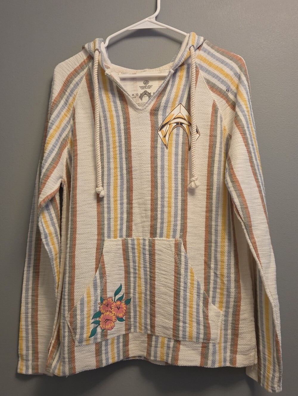 Aquaman Warner Bros Studio Tour Hollywood Baja Hoodie Striped Womens XS NWOT - Picture 2 of 5